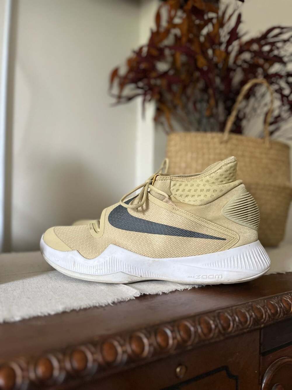 Nike Zoom Hyperrev 2016 Size 9.5 Beige White